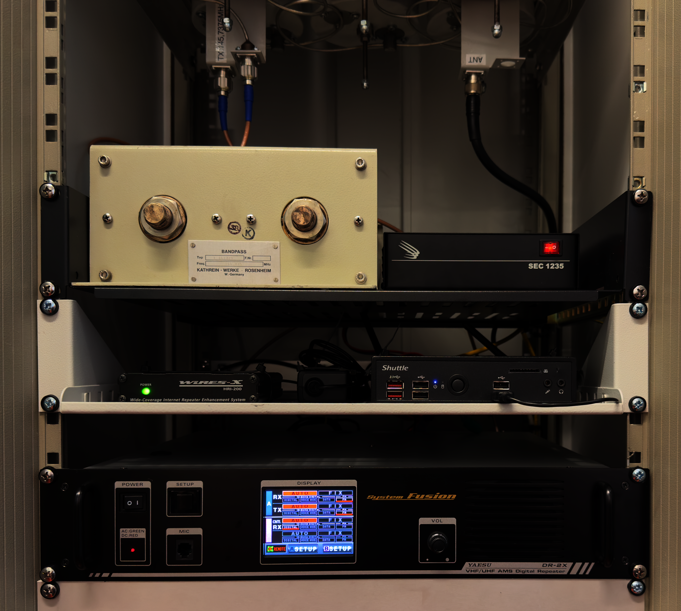 Yaesu DR-2XE C4FM/FM Relais